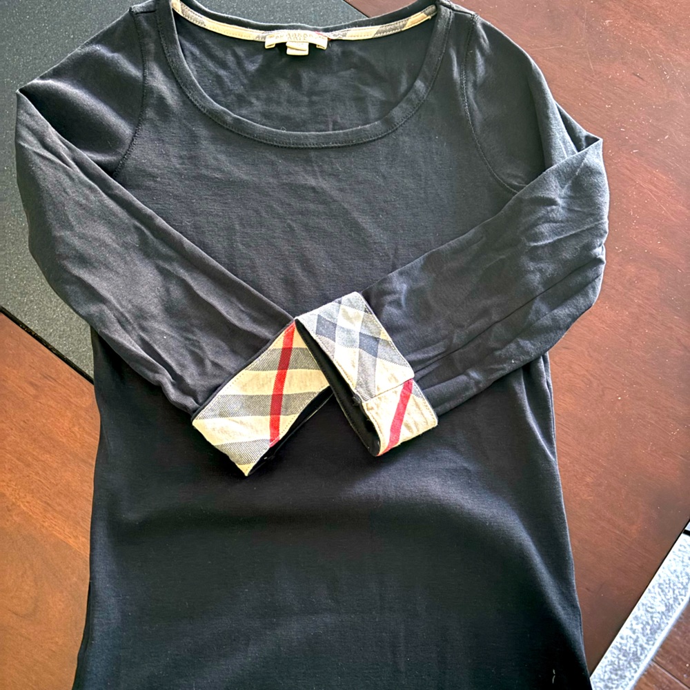 Burberry Women’s black top